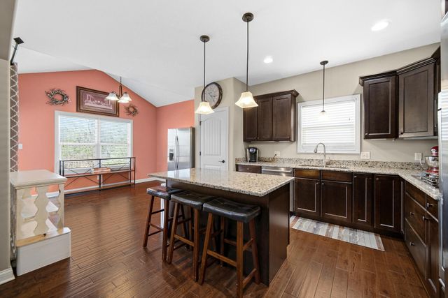853 E Shakespeare Drive, Valparaiso, IN 46383