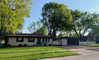 827 Sunbury Road, South Elgin, IL 60177