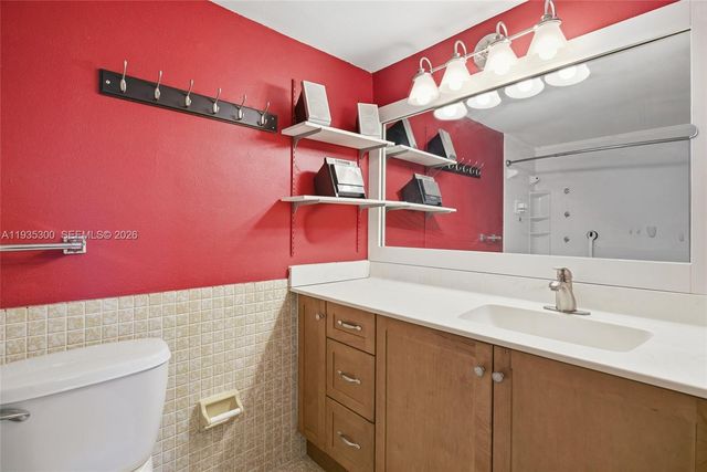 2061 NW 47th Terrace 402, Lauderhill, FL 33313