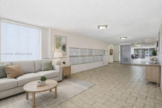 2061 NW 47th Terrace 402, Lauderhill, FL 33313