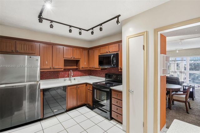 2061 NW 47th Terrace 402, Lauderhill, FL 33313