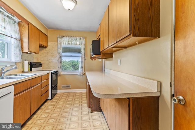 1107 ENTERLINE RD, Harrisburg, PA 17110