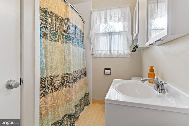 1107 ENTERLINE RD, Harrisburg, PA 17110