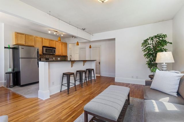 3520 Emerson Avenue S 205, Minneapolis, MN 55408