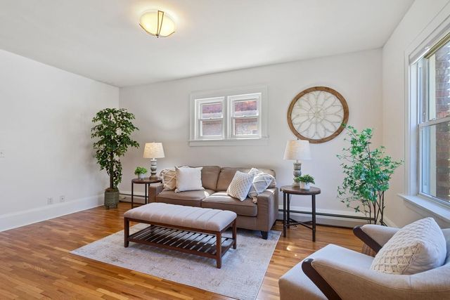 3520 Emerson Avenue S 205, Minneapolis, MN 55408