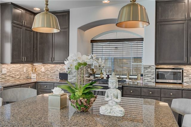 9758 Hawk Crest Street, Las Vegas, NV 89141