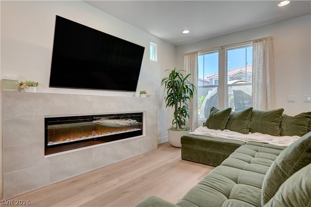 9758 Hawk Crest Street, Las Vegas, NV 89141