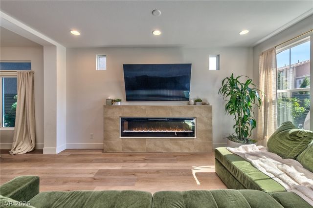 9758 Hawk Crest Street, Las Vegas, NV 89141