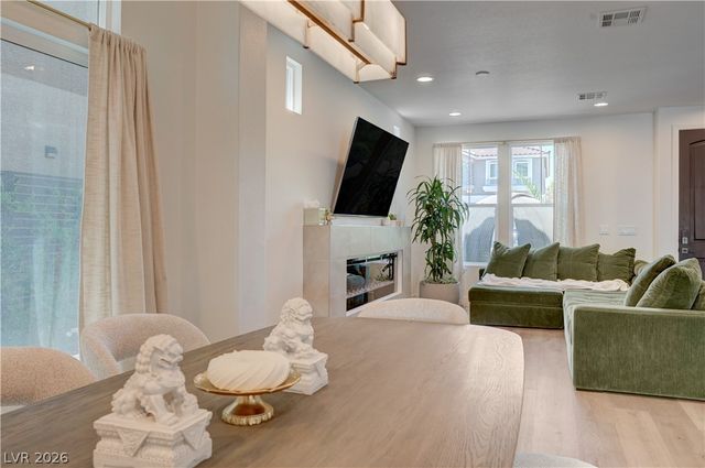 9758 Hawk Crest Street, Las Vegas, NV 89141