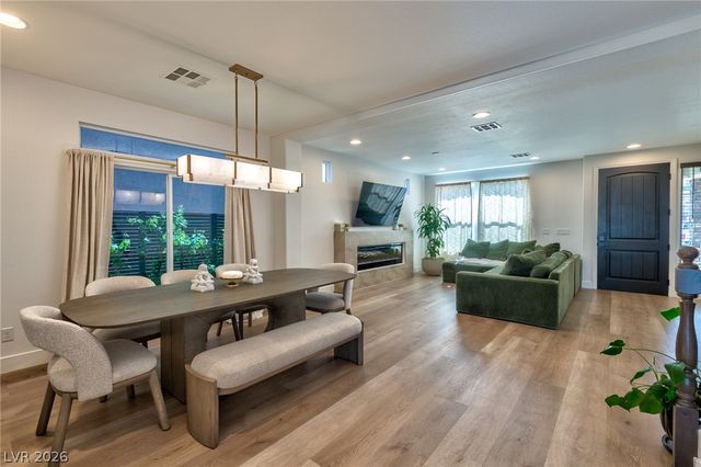 9758 Hawk Crest Street, Las Vegas, NV 89141