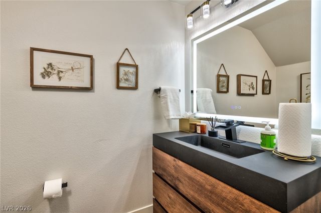 9758 Hawk Crest Street, Las Vegas, NV 89141