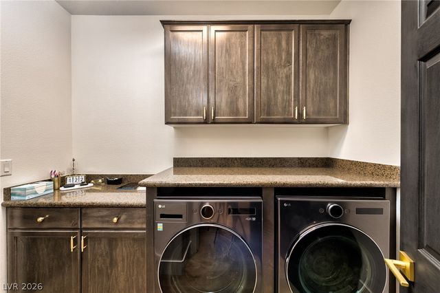 9758 Hawk Crest Street, Las Vegas, NV 89141