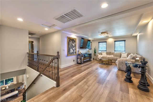 9758 Hawk Crest Street, Las Vegas, NV 89141