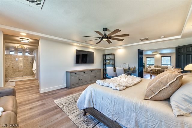 9758 Hawk Crest Street, Las Vegas, NV 89141