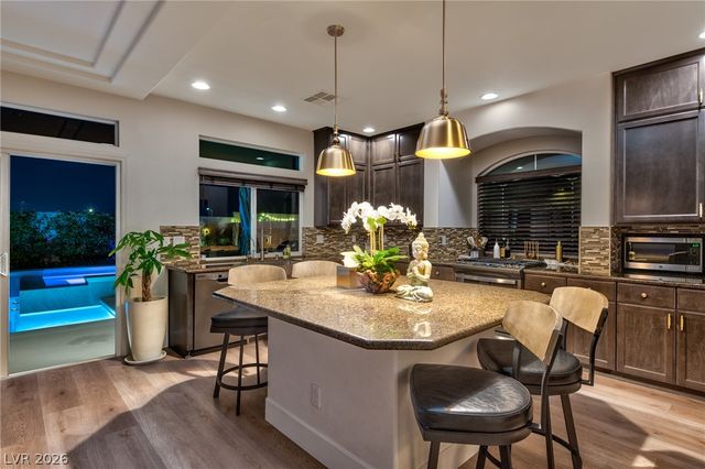9758 Hawk Crest Street, Las Vegas, NV 89141