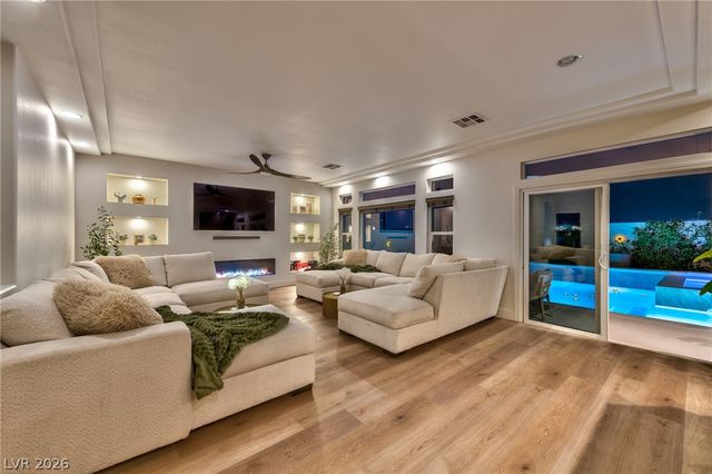 9758 Hawk Crest Street, Las Vegas, NV 89141