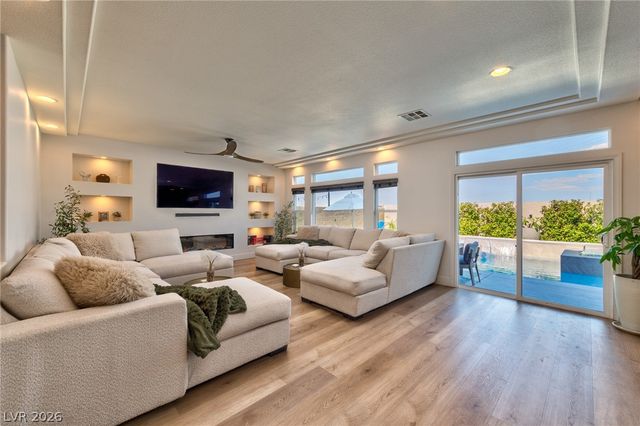 9758 Hawk Crest Street, Las Vegas, NV 89141
