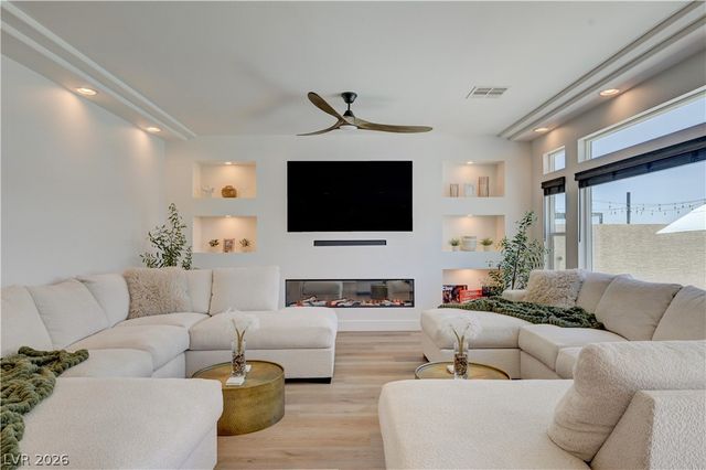 9758 Hawk Crest Street, Las Vegas, NV 89141