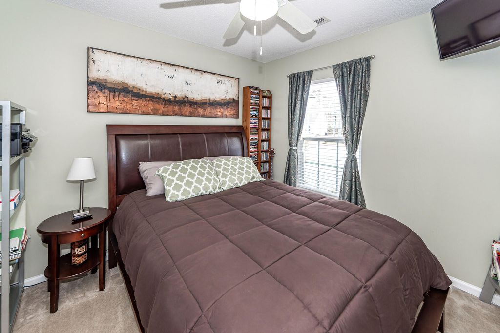 Image 18 of property listing at 5024 Thornton Drive, Summerville, SC 29485