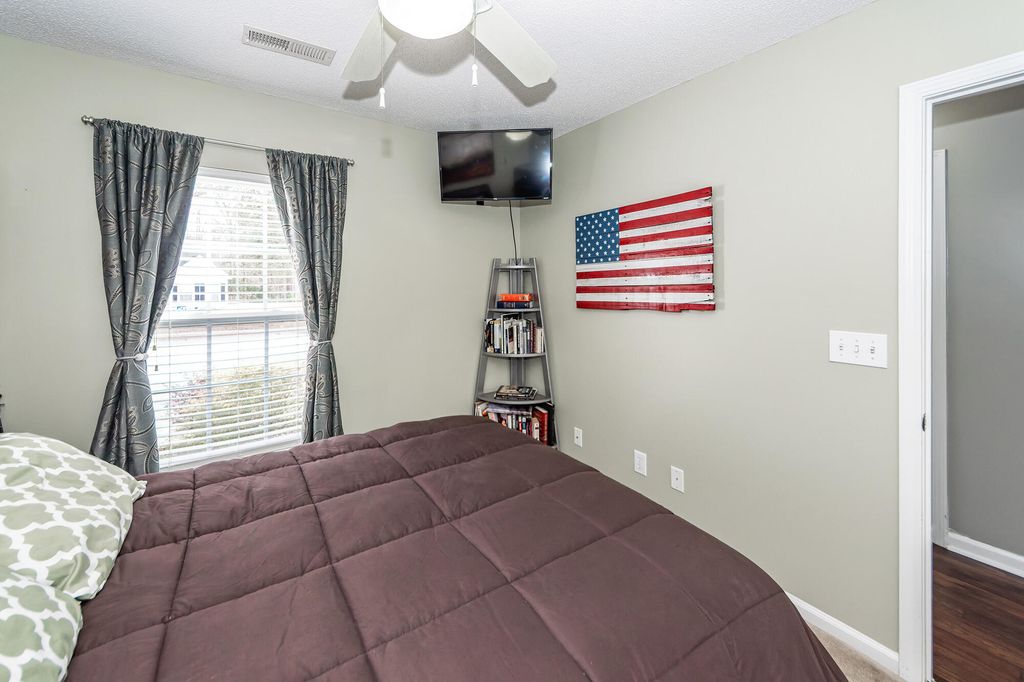 Image 20 of property listing at 5024 Thornton Drive, Summerville, SC 29485