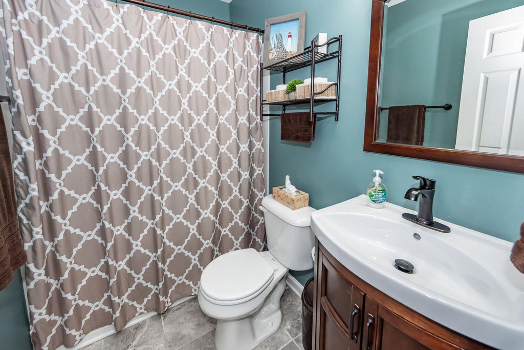 Image 24 of property listing at 5024 Thornton Drive, Summerville, SC 29485