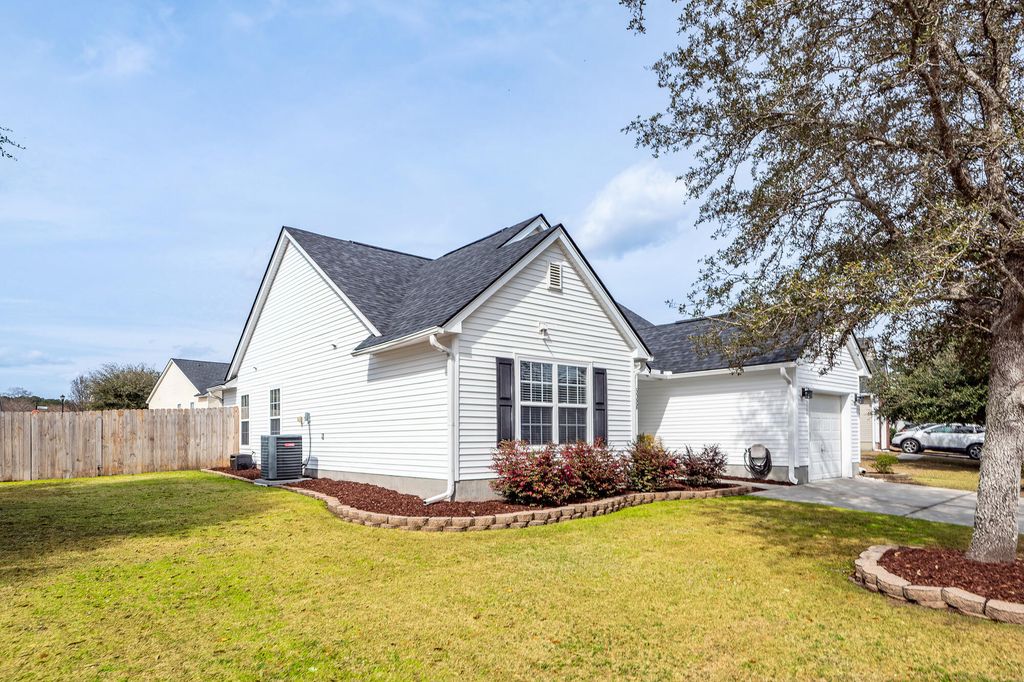 Image 37 of property listing at 5024 Thornton Drive, Summerville, SC 29485