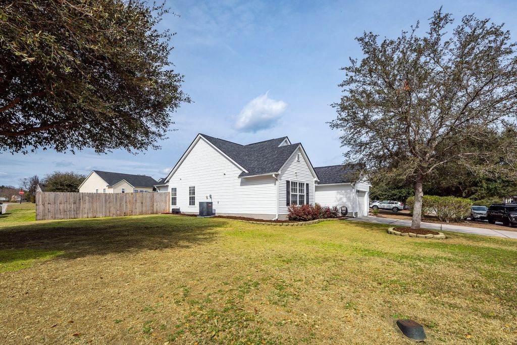 Image 38 of property listing at 5024 Thornton Drive, Summerville, SC 29485