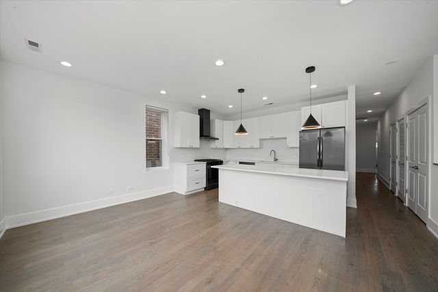 3415 N Bosworth Avenue 3, Chicago, IL 60657