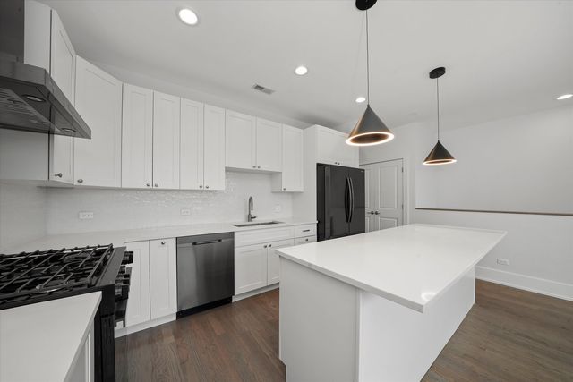 3415 N Bosworth Avenue 3, Chicago, IL 60657