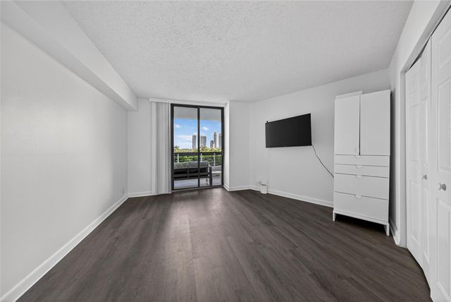 3530 Mystic Pointe Drive 512, Aventura, FL 33180