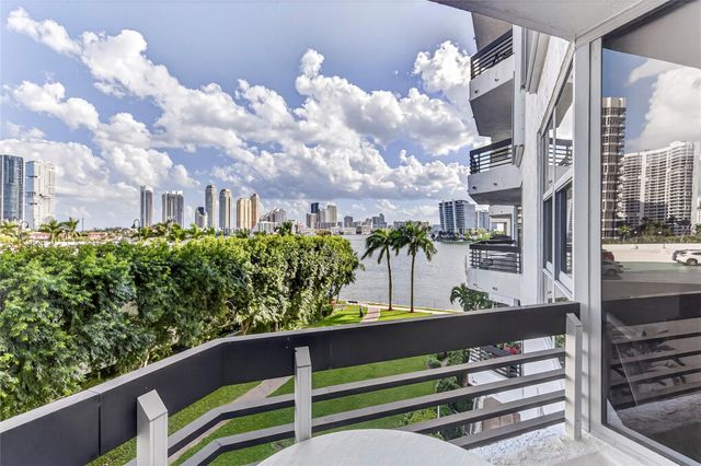 3530 Mystic Pointe Drive 512, Aventura, FL 33180