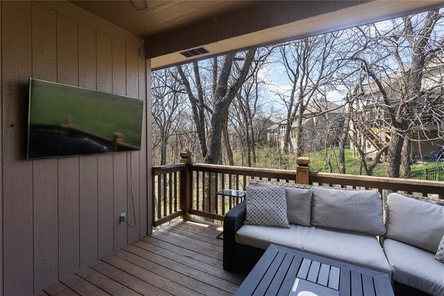 6180 N Nevada Avenue, Parkville, MO 64152
