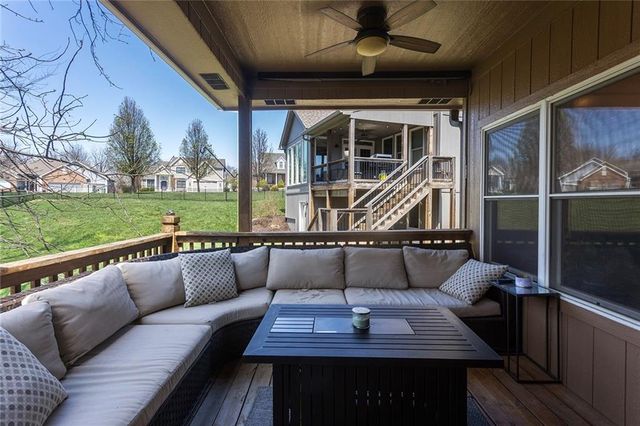 6180 N Nevada Avenue, Parkville, MO 64152