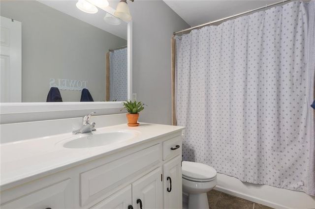 6180 N Nevada Avenue, Parkville, MO 64152