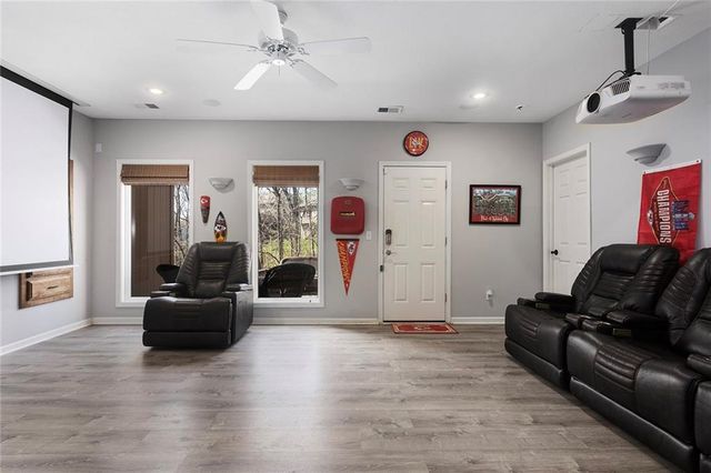 6180 N Nevada Avenue, Parkville, MO 64152