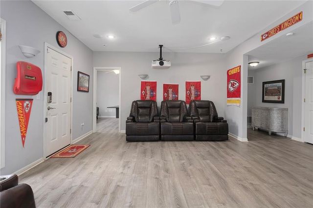 6180 N Nevada Avenue, Parkville, MO 64152