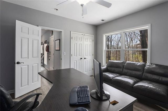 6180 N Nevada Avenue, Parkville, MO 64152
