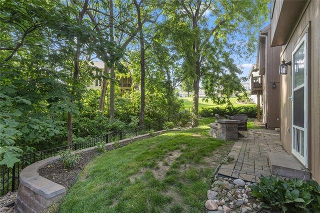 6180 N Nevada Avenue, Parkville, MO 64152