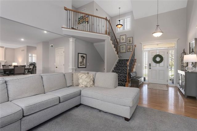 6180 N Nevada Avenue, Parkville, MO 64152