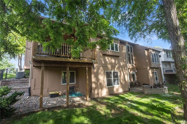6180 N Nevada Avenue, Parkville, MO 64152