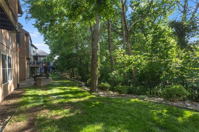 6180 N Nevada Avenue, Parkville, MO 64152