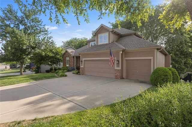 6180 N Nevada Avenue, Parkville, MO 64152