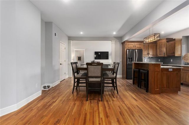 6180 N Nevada Avenue, Parkville, MO 64152