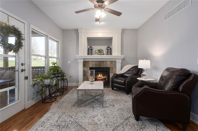 6180 N Nevada Avenue, Parkville, MO 64152