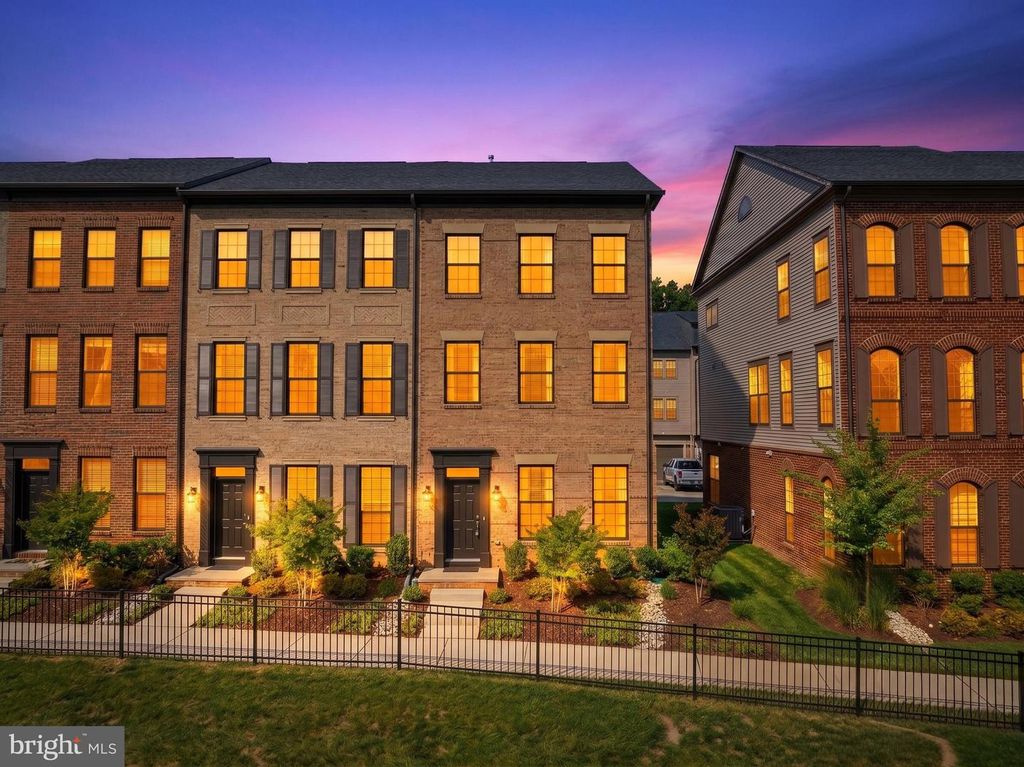 12558 OV DR, Fairfax, VA 22033