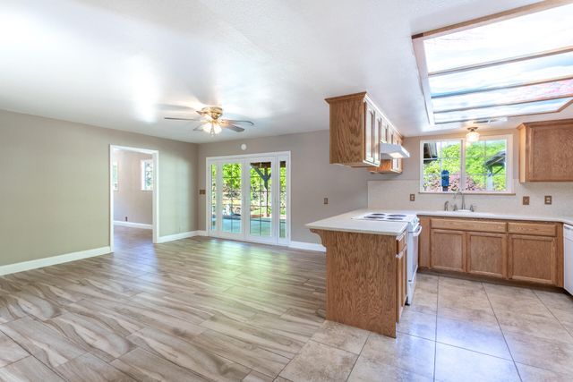 1945 Quails Nest Road, Redding, CA 96003