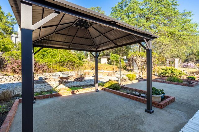 1945 Quails Nest Road, Redding, CA 96003