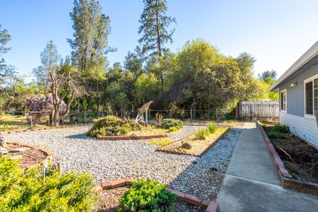 1945 Quails Nest Road, Redding, CA 96003