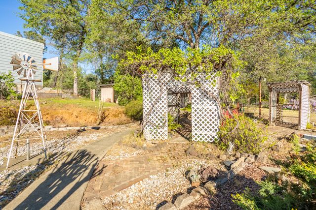 1945 Quails Nest Road, Redding, CA 96003