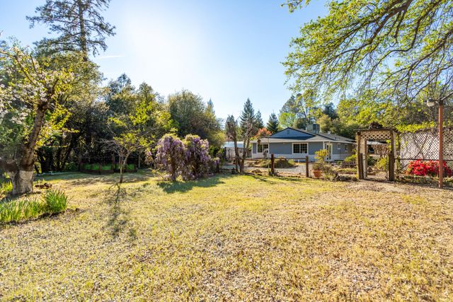 1945 Quails Nest Road, Redding, CA 96003
